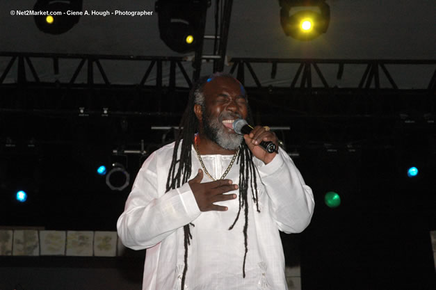 Freddy McGregor @ The Aqueduct on Rose Hall - Friday, January 26, 2007 - 10th Anniversary - Air Jamaica Jazz & Blues Festival 2007 - The Art of Music - Tuesday, January 23 - Saturday, January 27, 2007, The Aqueduct on Rose Hall, Montego Bay, Jamaica - Negril Travel Guide, Negril Jamaica WI - http://www.negriltravelguide.com - info@negriltravelguide.com...!