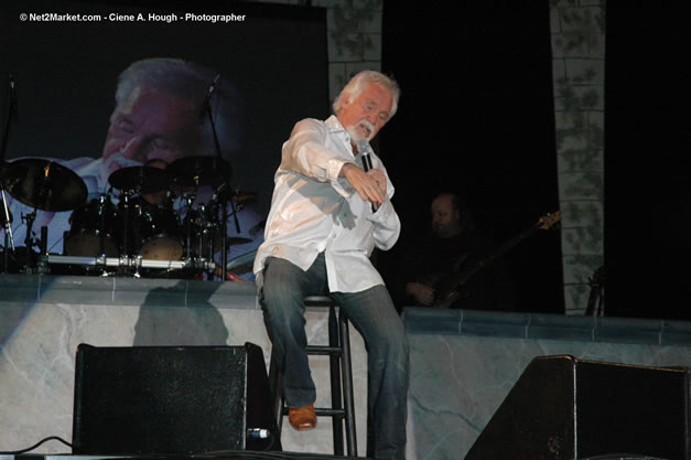 Kenny Rogers @ The Aqueduct on Rose Hall - Friday, January 26, 2007 - 10th Anniversary - Air Jamaica Jazz & Blues Festival 2007 - The Art of Music - Tuesday, January 23 - Saturday, January 27, 2007, The Aqueduct on Rose Hall, Montego Bay, Jamaica - Negril Travel Guide, Negril Jamaica WI - http://www.negriltravelguide.com - info@negriltravelguide.com...!