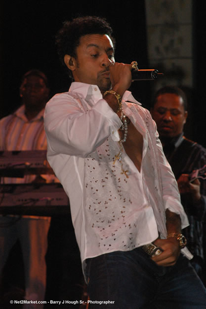 Shaggy @ The Aqueduct on Rose Hall - Friday, January 26, 2007 - 10th Anniversary - Air Jamaica Jazz & Blues Festival 2007 - The Art of Music - Tuesday, January 23 - Saturday, January 27, 2007, The Aqueduct on Rose Hall, Montego Bay, Jamaica - Negril Travel Guide, Negril Jamaica WI - http://www.negriltravelguide.com - info@negriltravelguide.com...!