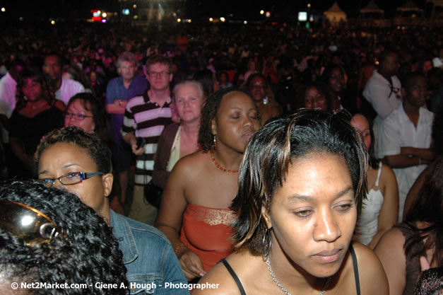 Venue & Audience - Air Jamaica Jazz & Blues Festival 2007 - The Art of Music -  Thursday, January 25th - 10th Anniversary - Air Jamaica Jazz & Blues Festival 2007 - The Art of Music - Tuesday, January 23 - Saturday, January 27, 2007, The Aqueduct on Rose Hall, Montego Bay, Jamaica - Negril Travel Guide, Negril Jamaica WI - http://www.negriltravelguide.com - info@negriltravelguide.com...!