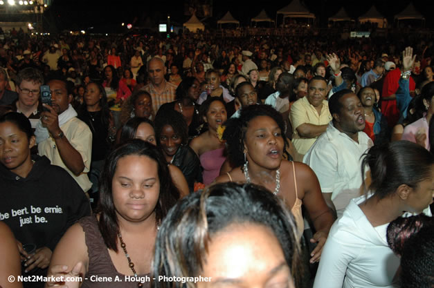 Venue & Audience - Air Jamaica Jazz & Blues Festival 2007 - The Art of Music -  Thursday, January 25th - 10th Anniversary - Air Jamaica Jazz & Blues Festival 2007 - The Art of Music - Tuesday, January 23 - Saturday, January 27, 2007, The Aqueduct on Rose Hall, Montego Bay, Jamaica - Negril Travel Guide, Negril Jamaica WI - http://www.negriltravelguide.com - info@negriltravelguide.com...!