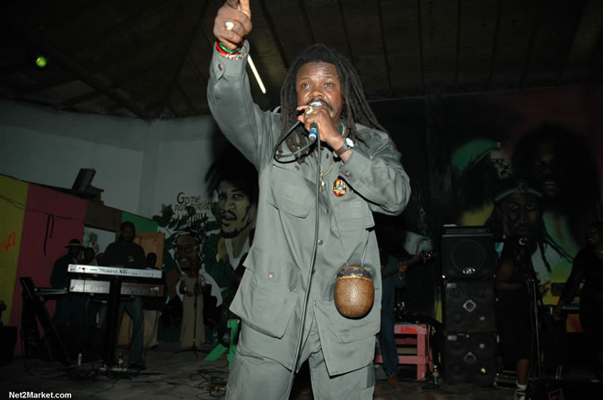 The Messenger, Reggae Super Star - Luciano - Gregory Isaacs - Bobby Dread - Swallow - backed by the Indika Band - Boubon Beach Restaurant, Beach Bar & Oceanfront Accommodations - Negril Travel Guide, Negril Jamaica WI - http://www.negriltravelguide.com - info@negriltravelguide.com...!