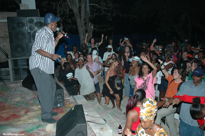 The Messenger, Reggae Super Star - Luciano - Gregory Isaacs - Bobby Dread - Swallow - backed by the Indika Band - Boubon Beach Restaurant, Beach Bar & Oceanfront Accommodations - Negril Travel Guide, Negril Jamaica WI - http://www.negriltravelguide.com - info@negriltravelguide.com...!