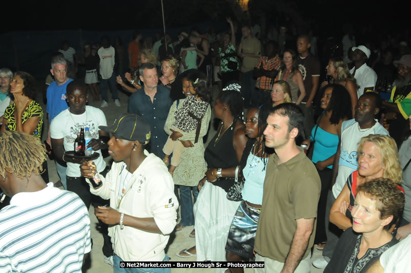 Bunny Wailer & King Yellowman at Bourbon Beach - Monday, February 25, 2008 - Bourbin Beach Restaurant, Bar, Oceanfront Accommodatioins, Live Reggae Music & Disco, Norman Manley Boulevard, Negril, Westmoreland, Jamaica W.I. - Photographs by Net2Market.com - Barry J. Hough Sr, Photographer - Negril Travel Guide, Negril Jamaica WI - http://www.negriltravelguide.com - info@negriltravelguide.com...!