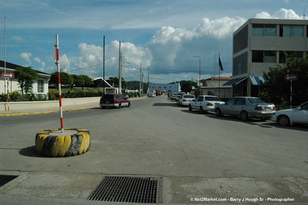 A Walk Around Lucea One Way - Caribbean Medical Mission, Wednesday, October 18, 2006 - Negril Travel Guide, Negril Jamaica WI - http://www.negriltravelguide.com - info@negriltravelguide.com...!