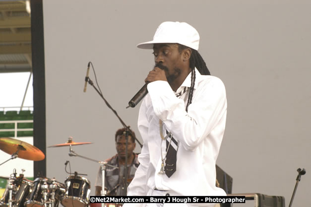 Beenie Man - Cure Fest 2007 - Longing For Concert at Trelawny Multi Purpose Stadium, Trelawny, Jamaica - Sunday, October 14, 2007 - Cure Fest 2007 October 12th-14th, 2007 Presented by Danger Promotions, Iyah Cure Promotions, and Brass Gate Promotions - Alison Young, Publicist - Photographs by Net2Market.com - Barry J. Hough Sr, Photographer - Negril Travel Guide, Negril Jamaica WI - http://www.negriltravelguide.com - info@negriltravelguide.com...!