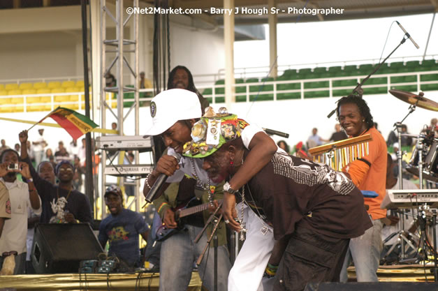 Jah Cure - Cure Fest 2007 - Longing For Concert at Trelawny Multi Purpose Stadium, Trelawny, Jamaica - Sunday, October 14, 2007 - Cure Fest 2007 October 12th-14th, 2007 Presented by Danger Promotions, Iyah Cure Promotions, and Brass Gate Promotions - Alison Young, Publicist - Photographs by Net2Market.com - Barry J. Hough Sr, Photographer - Negril Travel Guide, Negril Jamaica WI - http://www.negriltravelguide.com - info@negriltravelguide.com...!