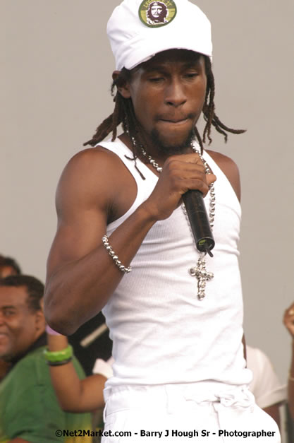 Jah Cure - Cure Fest 2007 - Longing For Concert at Trelawny Multi Purpose Stadium, Trelawny, Jamaica - Sunday, October 14, 2007 - Cure Fest 2007 October 12th-14th, 2007 Presented by Danger Promotions, Iyah Cure Promotions, and Brass Gate Promotions - Alison Young, Publicist - Photographs by Net2Market.com - Barry J. Hough Sr, Photographer - Negril Travel Guide, Negril Jamaica WI - http://www.negriltravelguide.com - info@negriltravelguide.com...!