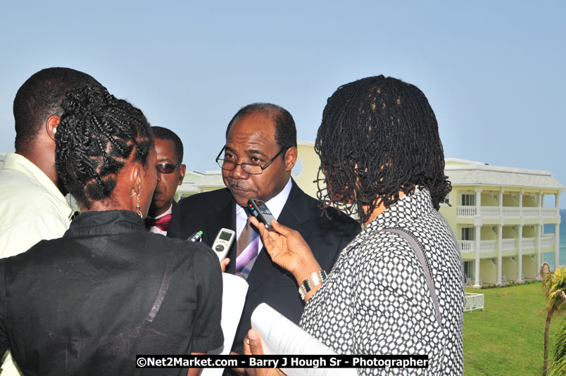 Investment & Business Forum - Brand Jamaica @ Grand Palladium Resort & Spa [Fiesta] - Thursday, August 7, 2008 - Hanover Homecoming Foundation LTD Jamaica - Wherever you roam ... Hanover bids you ... come HOME - Sunday, August 3 to Saturday, August 9, 2008 - Hanover Jamaica - Photographs by Net2Market.com - Barry J. Hough Sr. Photojournalist/Photograper - Photographs taken with a Nikon D300 - Negril Travel Guide, Negril Jamaica WI - http://www.negriltravelguide.com - info@negriltravelguide.com...!