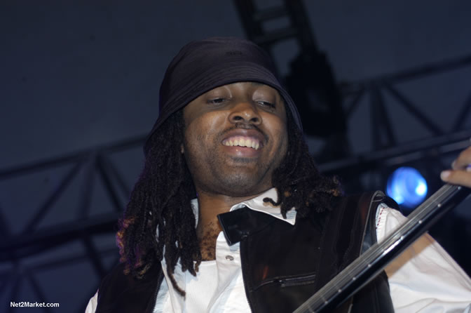 Performances - Air Jamaica Jazz & Blues 2005 - The Art Of Music - Cinnamon Hill Golf Course, Rose Hall, Montego Bay - Negril Travel Guide, Negril Jamaica WI - http://www.negriltravelguide.com - info@negriltravelguide.com...!