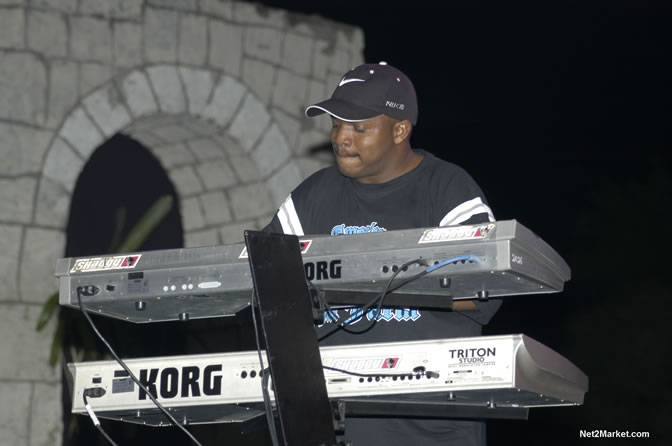 Performances - Air Jamaica Jazz & Blues 2005 - The Art Of Music - Cinnamon Hill Golf Course, Rose Hall, Montego Bay - Negril Travel Guide, Negril Jamaica WI - http://www.negriltravelguide.com - info@negriltravelguide.com...!