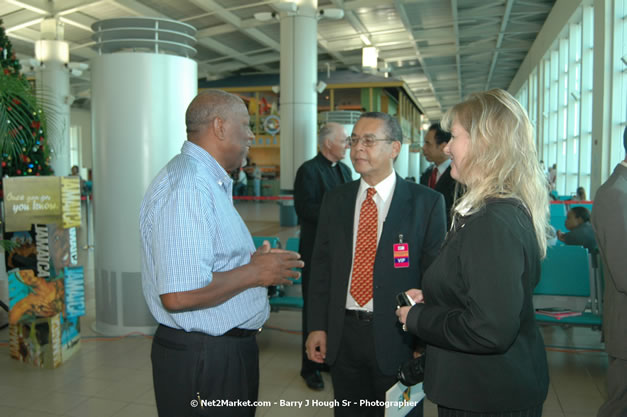 MBJ Airports Limited Welcomes WestJet Airlines - Inaugural Scheduled Service From Toronto Pearsons International Airport - Monday, December 10, 2007 - Sangster International Airport - MBJ Airports Limited, Montego Bay, Jamaica W.I. - Photographs by Net2Market.com - Barry J. Hough Sr, Photographer - Negril Travel Guide, Negril Jamaica WI - http://www.negriltravelguide.com - info@negriltravelguide.com...!