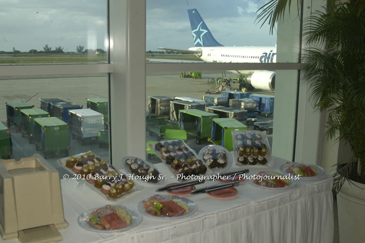 US Airways Inaugurtes New Service from Phoenix Sky Harbor International Airport to Sangster International Airport, Friday, December 18, 2009, Sangster International Airport, Montego Bay, St. James, Jamaica W.I. - Photographs by Net2Market.com - Barry J. Hough Sr, Photographer/Photojournalist - The Negril Travel Guide - Negril's and Jamaica's Number One Concert Photography Web Site with over 40,000 Jamaican Concert photographs Published -  Negril Travel Guide, Negril Jamaica WI - http://www.negriltravelguide.com - info@negriltravelguide.com...!