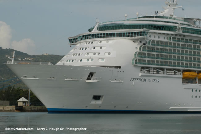 MS Freedom Of The Seas [Royal Caribbean International's - Newest Vessel] Plaques &amp; Keys Ceremony in order to commemorate its first arrival at the Port Montego Bay Photos - Negril Travel Guide, Negril Jamaica WI - http://www.negriltravelguide.com - info@negriltravelguide.com...!