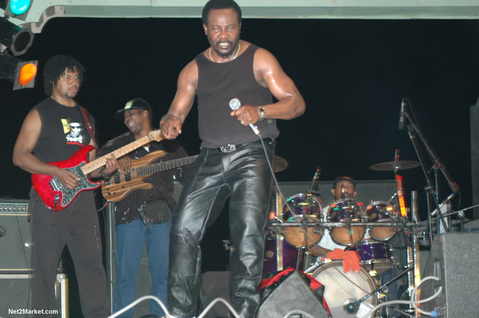 Toots & The Maytals and King of DJ - Yellowman - Also: Vengance - Skull Head - Singing Hanna - Wiskey Bagio and backed by the Hurrican Band - Money Cologne Birthday Bash @ the Samsara Hotel, West End, Negril, Jamaica - Negril Travel Guide, Negril Jamaica WI - http://www.negriltravelguide.com - info@negriltravelguide.com...!