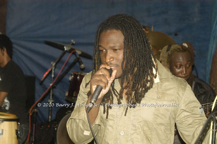 Etana - Live In Concert - One Love Reggae Concert Series 09/10 @ Negril Escape Resort and Spa, December 22, 2009, One Love Drive, West End, Negril, Westmoreland, Jamaica W.I. - Photographs by Net2Market.com - Barry J. Hough Sr, Photographer/Photojournalist - Negril Travel Guide, Negril Jamaica WI - http://www.negriltravelguide.com - info@negriltravelguide.com...!