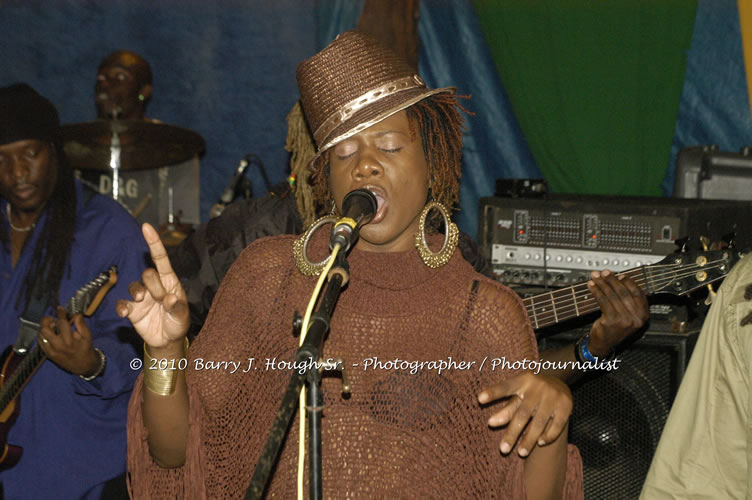 Etana - Live In Concert - One Love Reggae Concert Series 09/10 @ Negril Escape Resort and Spa, December 22, 2009, One Love Drive, West End, Negril, Westmoreland, Jamaica W.I. - Photographs by Net2Market.com - Barry J. Hough Sr, Photographer/Photojournalist - Negril Travel Guide, Negril Jamaica WI - http://www.negriltravelguide.com - info@negriltravelguide.com...!