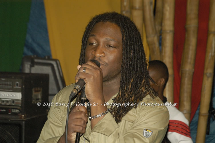 Etana - Live In Concert - One Love Reggae Concert Series 09/10 @ Negril Escape Resort and Spa, December 22, 2009, One Love Drive, West End, Negril, Westmoreland, Jamaica W.I. - Photographs by Net2Market.com - Barry J. Hough Sr, Photographer/Photojournalist - Negril Travel Guide, Negril Jamaica WI - http://www.negriltravelguide.com - info@negriltravelguide.com...!