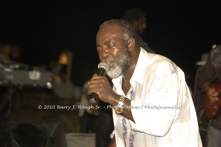 Freddy McGregor - Live In Concert @ Negril Escape Resort and Spa, One Love Drive, West End, Negril, Westmoreland, Jamaica W.I. - Photographs by Net2Market.com - Barry J. Hough Sr, Photographer/Photojournalist - Negril Travel Guide, Negril Jamaica WI - http://www.negriltravelguide.com - info@negriltravelguide.com...!