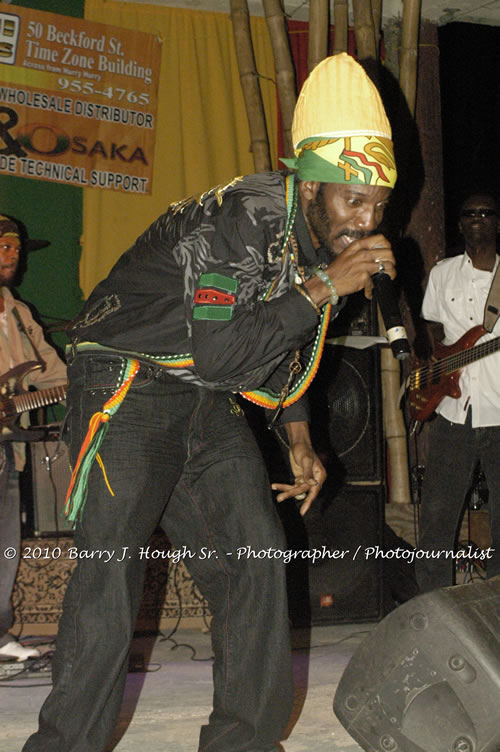 Richie Spice - Live In Concert - One Love Reggae Concert Series 09/10 @ Negril Escape Resort and Spa, January 19, 2010, One Love Drive, West End, Negril, Westmoreland, Jamaica W.I. - Photographs by Net2Market.com - Barry J. Hough Sr, Photographer/Photojournalist - Negril Travel Guide, Negril Jamaica WI - http://www.negriltravelguide.com - info@negriltravelguide.com...!