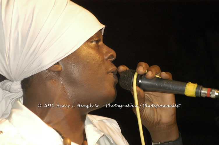 Richie Spice - Live In Concert - One Love Reggae Concert Series 09/10 @ Negril Escape Resort and Spa, January 19, 2010, One Love Drive, West End, Negril, Westmoreland, Jamaica W.I. - Photographs by Net2Market.com - Barry J. Hough Sr, Photographer/Photojournalist - Negril Travel Guide, Negril Jamaica WI - http://www.negriltravelguide.com - info@negriltravelguide.com...!