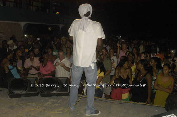 Richie Spice - Live In Concert - One Love Reggae Concert Series 09/10 @ Negril Escape Resort and Spa, January 19, 2010, One Love Drive, West End, Negril, Westmoreland, Jamaica W.I. - Photographs by Net2Market.com - Barry J. Hough Sr, Photographer/Photojournalist - Negril Travel Guide, Negril Jamaica WI - http://www.negriltravelguide.com - info@negriltravelguide.com...!