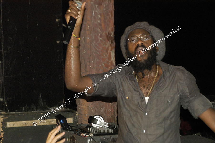  Tarrus Riley - Live in Concert - at the One Love Reggae Concert Series 09/10 @ Negril Escape Resort & Spa - Also Featuring: Mistic Bowie, Monday Justice, Cash, Dean Frazier - DJ Gemini - MC Oliver Cargill, Negril Escape Resort & Spa, One Love Drive, West End, Negril, Westmoreland, Jamaica W.I. - Tuesday, November 17, 2009 - Photographs by Net2Market.com - Barry J. Hough Sr, Photographer / Photojournalist - Photos taken with a Nikon D70, D100, or D300 - Negril Travel Guide, Negril Jamaica WI - http://www.negriltravelguide.com - info@negriltravelguide.com...!