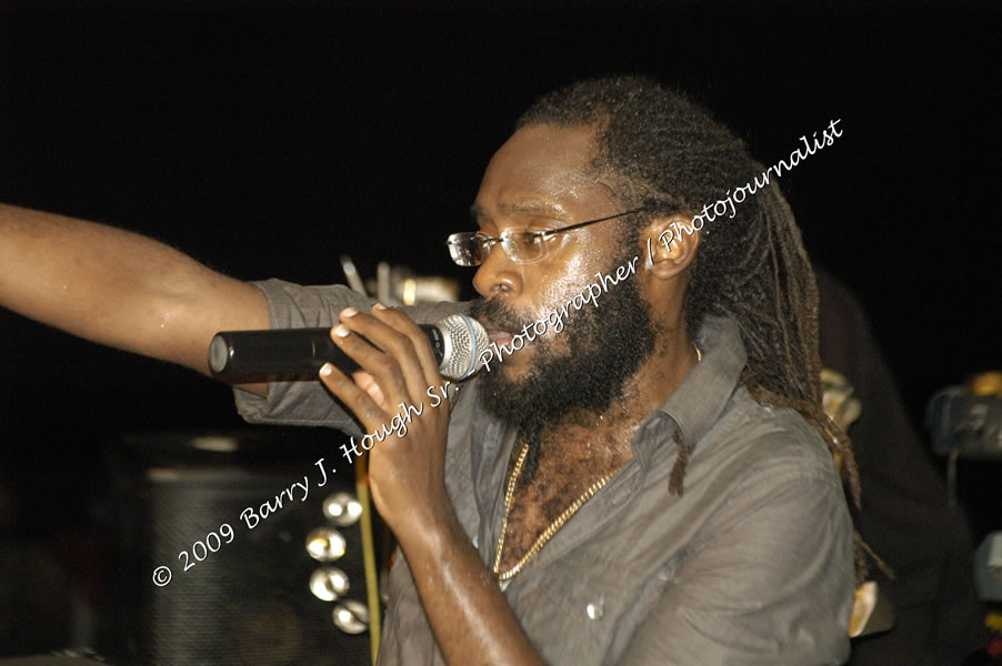  Tarrus Riley - Live in Concert - at the One Love Reggae Concert Series 09/10 @ Negril Escape Resort & Spa - Also Featuring: Mistic Bowie, Monday Justice, Cash, Dean Frazier - DJ Gemini - MC Oliver Cargill, Negril Escape Resort & Spa, One Love Drive, West End, Negril, Westmoreland, Jamaica W.I. - Tuesday, November 17, 2009 - Photographs by Net2Market.com - Barry J. Hough Sr, Photographer / Photojournalist - Photos taken with a Nikon D70, D100, or D300 - Negril Travel Guide, Negril Jamaica WI - http://www.negriltravelguide.com - info@negriltravelguide.com...!