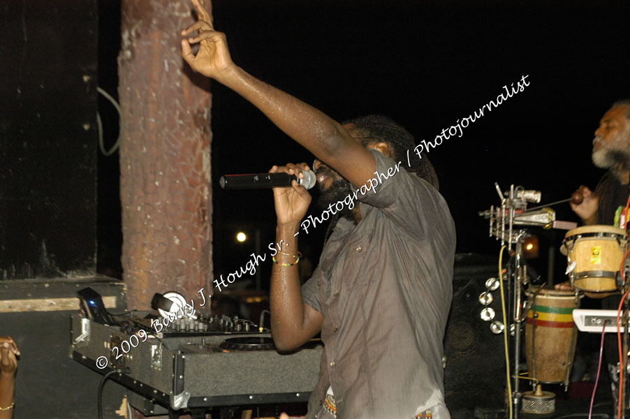  Tarrus Riley - Live in Concert - at the One Love Reggae Concert Series 09/10 @ Negril Escape Resort & Spa - Also Featuring: Mistic Bowie, Monday Justice, Cash, Dean Frazier - DJ Gemini - MC Oliver Cargill, Negril Escape Resort & Spa, One Love Drive, West End, Negril, Westmoreland, Jamaica W.I. - Tuesday, November 17, 2009 - Photographs by Net2Market.com - Barry J. Hough Sr, Photographer / Photojournalist - Photos taken with a Nikon D70, D100, or D300 - Negril Travel Guide, Negril Jamaica WI - http://www.negriltravelguide.com - info@negriltravelguide.com...!