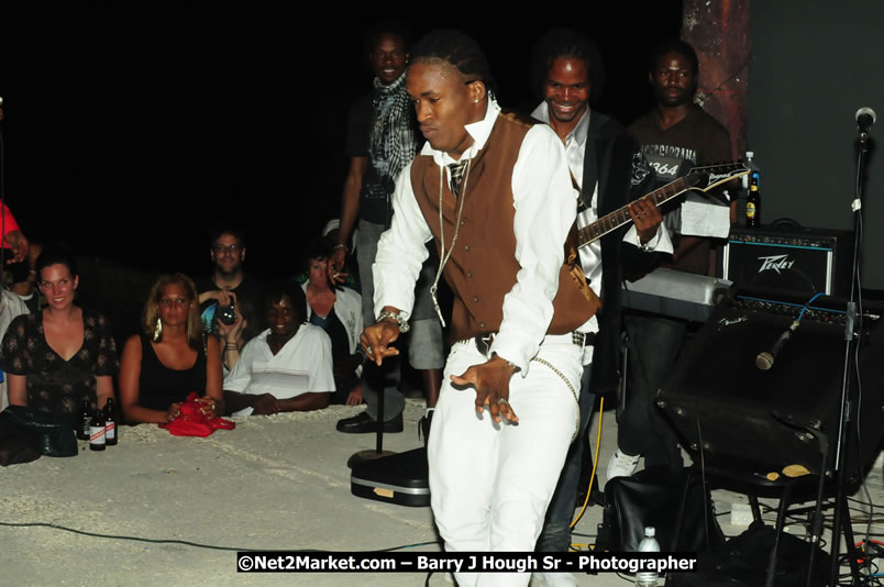 Beenie Man - Live in Concert, plus Hiyah Grade Band @ The Sunset Show @ Negril Escape Resort and Spa, Tuesday, February 3, 2009 - Live Reggae Music at Negril Escape - Tuesday Nights 6:00PM to 10:00 PM - One Love Drive, West End, Negril, Westmoreland, Jamaica W.I. - Photographs by Net2Market.com - Barry J. Hough Sr, Photographer/Photojournalist - The Negril Travel Guide - Negril's and Jamaica's Number One Concert Photography Web Site with over 40,000 Jamaican Concert photographs Published -  Negril Travel Guide, Negril Jamaica WI - http://www.negriltravelguide.com - info@negriltravelguide.com...!