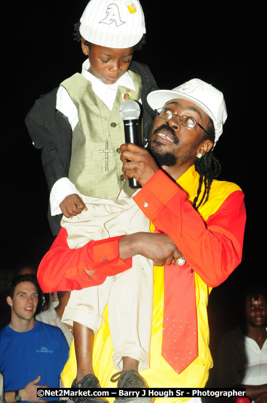 Beenie Man - Live in Concert, plus Hiyah Grade Band @ The Sunset Show @ Negril Escape Resort and Spa, Tuesday, February 3, 2009 - Live Reggae Music at Negril Escape - Tuesday Nights 6:00PM to 10:00 PM - One Love Drive, West End, Negril, Westmoreland, Jamaica W.I. - Photographs by Net2Market.com - Barry J. Hough Sr, Photographer/Photojournalist - The Negril Travel Guide - Negril's and Jamaica's Number One Concert Photography Web Site with over 40,000 Jamaican Concert photographs Published -  Negril Travel Guide, Negril Jamaica WI - http://www.negriltravelguide.com - info@negriltravelguide.com...!