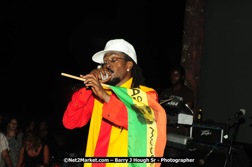 Beenie Man - Live in Concert, plus Hiyah Grade Band @ The Sunset Show @ Negril Escape Resort and Spa, Tuesday, February 3, 2009 - Live Reggae Music at Negril Escape - Tuesday Nights 6:00PM to 10:00 PM - One Love Drive, West End, Negril, Westmoreland, Jamaica W.I. - Photographs by Net2Market.com - Barry J. Hough Sr, Photographer/Photojournalist - The Negril Travel Guide - Negril's and Jamaica's Number One Concert Photography Web Site with over 40,000 Jamaican Concert photographs Published -  Negril Travel Guide, Negril Jamaica WI - http://www.negriltravelguide.com - info@negriltravelguide.com...!