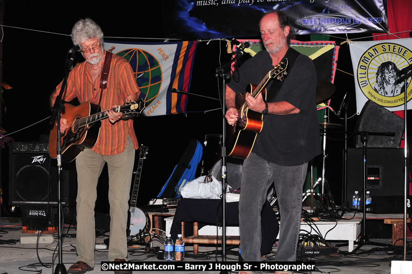 Chinese New Year @ The Sunset Show at Negril Escape - Tuesday, January 27, 2009 - Live Reggae Music at Negril Escape - Tuesday Nights 6:00PM to 10:00 PM - Photographs by Net2Market.com - Barry J. Hough Sr, Photographer/Photojournalist - Negril Travel Guide, Negril Jamaica WI - http://www.negriltravelguide.com - info@negriltravelguide.com...!