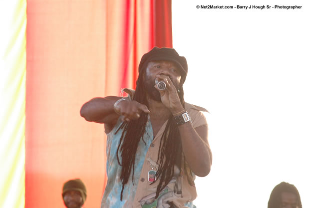 Tony Rebel Closing Tru-Juice Rebel Salute 2007 - Saturday, January 13, 2007, Port Kaiser Sports Club, St. Elizabeth - Negril Travel Guide, Negril Jamaica WI - http://www.negriltravelguide.com - info@negriltravelguide.com...!