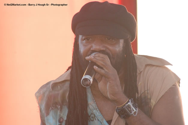 Tony Rebel Closing Tru-Juice Rebel Salute 2007 - Saturday, January 13, 2007, Port Kaiser Sports Club, St. Elizabeth - Negril Travel Guide, Negril Jamaica WI - http://www.negriltravelguide.com - info@negriltravelguide.com...!