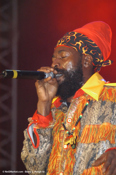 Capleton - Red Stripe Reggae Sumfest 2005 - Dancehall Night - July 21th, 2005 - Negril Travel Guide, Negril Jamaica WI - http://www.negriltravelguide.com - info@negriltravelguide.com...!