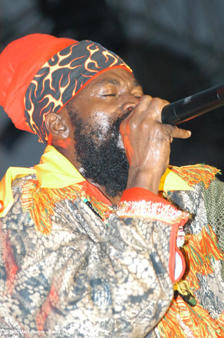 Capleton - Red Stripe Reggae Sumfest 2005 - Dancehall Night - July 21th, 2005 - Negril Travel Guide, Negril Jamaica WI - http://www.negriltravelguide.com - info@negriltravelguide.com...!