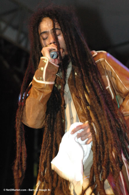 Damian "Junior Gong" Marley & Stephen Marley - Red Stripe Reggae Sumfest 2005 - International Night #2 - July 23th, 2005 - Negril Travel Guide, Negril Jamaica WI - http://www.negriltravelguide.com - info@negriltravelguide.com...!