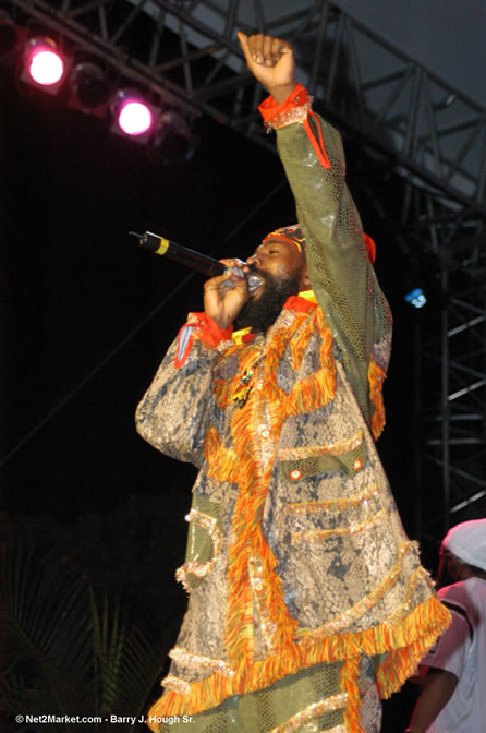 Capleton - Red Stripe Reggae Sumfest 2005 - Dancehall Night - July 21th, 2005 - Negril Travel Guide, Negril Jamaica WI - http://www.negriltravelguide.com - info@negriltravelguide.com...!