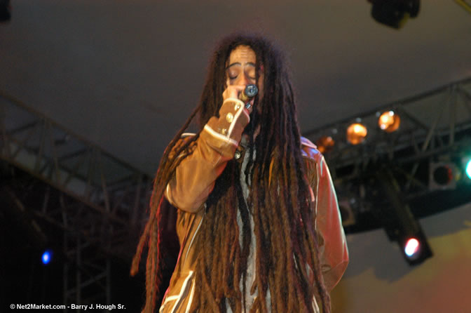 Damian "Junior Gong" Marley & Stephen Marley - Red Stripe Reggae Sumfest 2005 - International Night #2 - July 23th, 2005 - Negril Travel Guide, Negril Jamaica WI - http://www.negriltravelguide.com - info@negriltravelguide.com...!