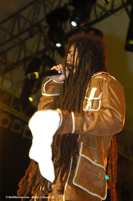 Damian "Junior Gong" Marley & Stephen Marley - Red Stripe Reggae Sumfest 2005 - International Night #2 - July 23th, 2005 - Negril Travel Guide, Negril Jamaica WI - http://www.negriltravelguide.com - info@negriltravelguide.com...!