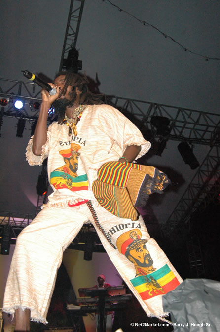 IWayne - Red Stripe Reggae Sumfest 2005 - Dancehall Night - July 21th, 2005 - Negril Travel Guide, Negril Jamaica WI - http://www.negriltravelguide.com - info@negriltravelguide.com...!