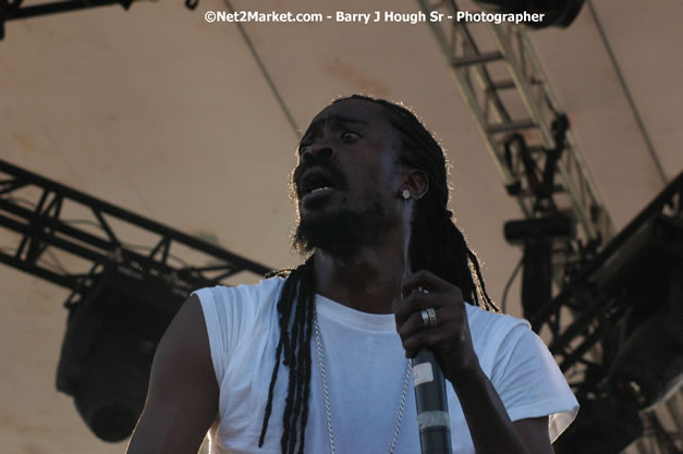 Beenie Man - Explosion - Red Stripe Reggae Sumfest 2007 - Thursday, July 19, 2007 - Red Stripe Reggae Sumfest 2007 at Catherine Hall, Montego Bay, St James, Jamaica W.I. - Negril Travel Guide, Negril Jamaica WI - http://www.negriltravelguide.com - info@negriltravelguide.com...!