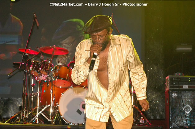 Beres Hammond - Red Stripe Reggae Sumfest 2007 - Zenith - Saturday, July 21, 2007 - Catherine Hall, Montego Bay, St James, Jamaica W.I. - Negril Travel Guide, Negril Jamaica WI - http://www.negriltravelguide.com - info@negriltravelguide.com...!