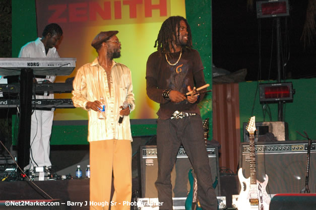 Beres Hammond - Red Stripe Reggae Sumfest 2007 - Zenith - Saturday, July 21, 2007 - Catherine Hall, Montego Bay, St James, Jamaica W.I. - Negril Travel Guide, Negril Jamaica WI - http://www.negriltravelguide.com - info@negriltravelguide.com...!