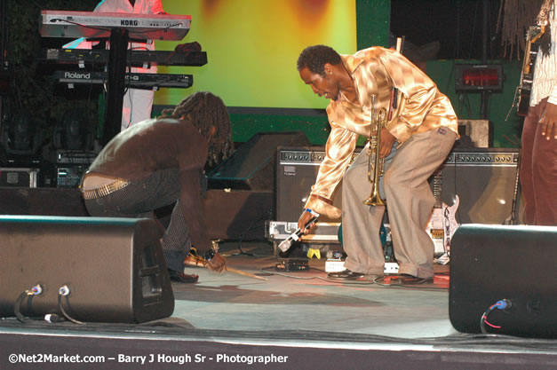 Beres Hammond - Red Stripe Reggae Sumfest 2007 - Zenith - Saturday, July 21, 2007 - Catherine Hall, Montego Bay, St James, Jamaica W.I. - Negril Travel Guide, Negril Jamaica WI - http://www.negriltravelguide.com - info@negriltravelguide.com...!