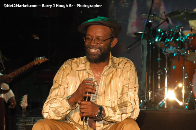 Beres Hammond - Red Stripe Reggae Sumfest 2007 - Zenith - Saturday, July 21, 2007 - Catherine Hall, Montego Bay, St James, Jamaica W.I. - Negril Travel Guide, Negril Jamaica WI - http://www.negriltravelguide.com - info@negriltravelguide.com...!