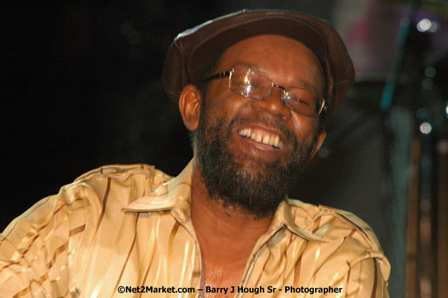 Beres Hammond - Red Stripe Reggae Sumfest 2007 - Zenith - Saturday, July 21, 2007 - Catherine Hall, Montego Bay, St James, Jamaica W.I. - Negril Travel Guide, Negril Jamaica WI - http://www.negriltravelguide.com - info@negriltravelguide.com...!