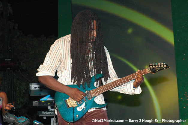 Beres Hammond - Red Stripe Reggae Sumfest 2007 - Zenith - Saturday, July 21, 2007 - Catherine Hall, Montego Bay, St James, Jamaica W.I. - Negril Travel Guide, Negril Jamaica WI - http://www.negriltravelguide.com - info@negriltravelguide.com...!