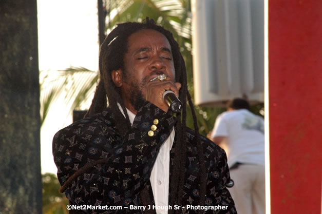 Half Pint - Red Stripe Reggae Sumfest 2007 - Zenith - Saturday, July 21, 2007 - Catherine Hall, Montego Bay, St James, Jamaica W.I. - Negril Travel Guide, Negril Jamaica WI - http://www.negriltravelguide.com - info@negriltravelguide.com...!